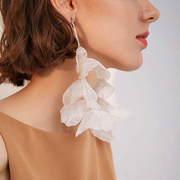

Floral Drop Earrings 1pair, White