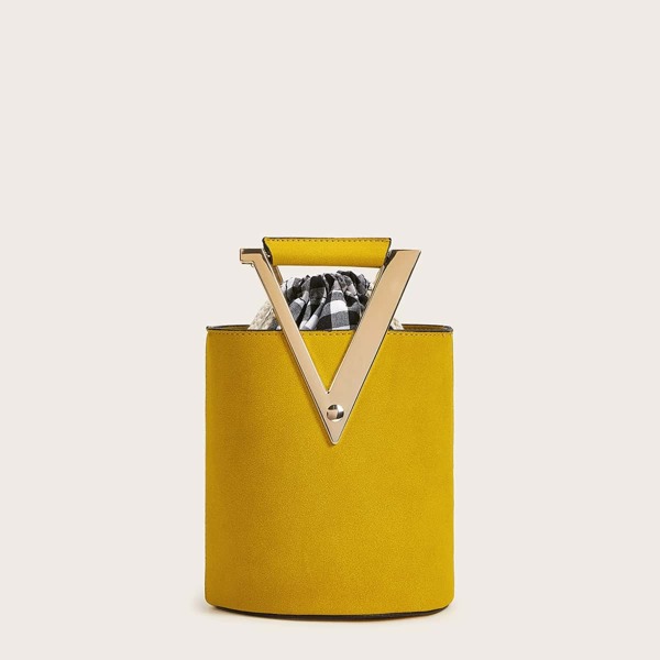 

Triangle Handle Chain Strap Bucket Bag