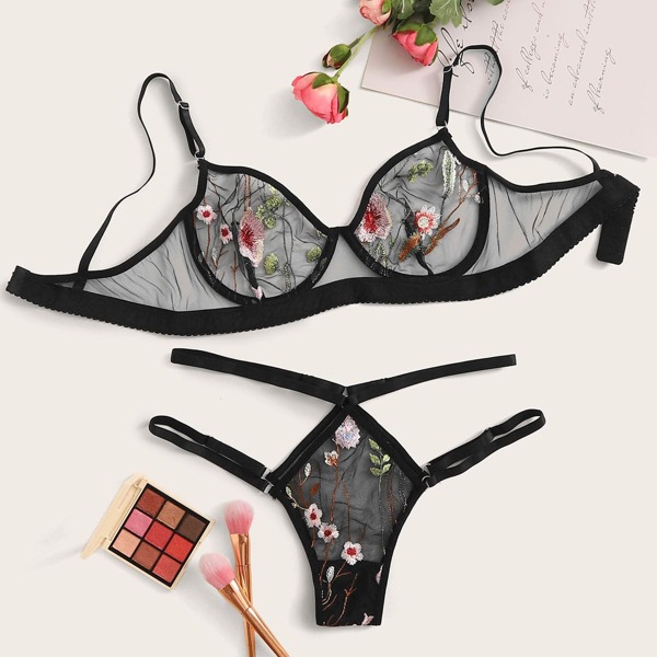 

Floral Embroidered Underwire Lingerie Set, Black