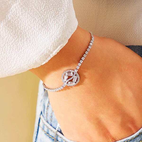 

Rhinestone Engraved Round Bracelet 1pc
