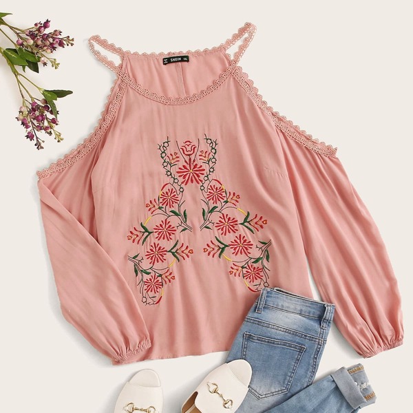 

Plus Cold Shoulder Lace Trim Embroidery Front Top, Pink pastel
