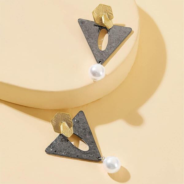 

Faux Pearl Decor Triangle Drop Earrings 1pair