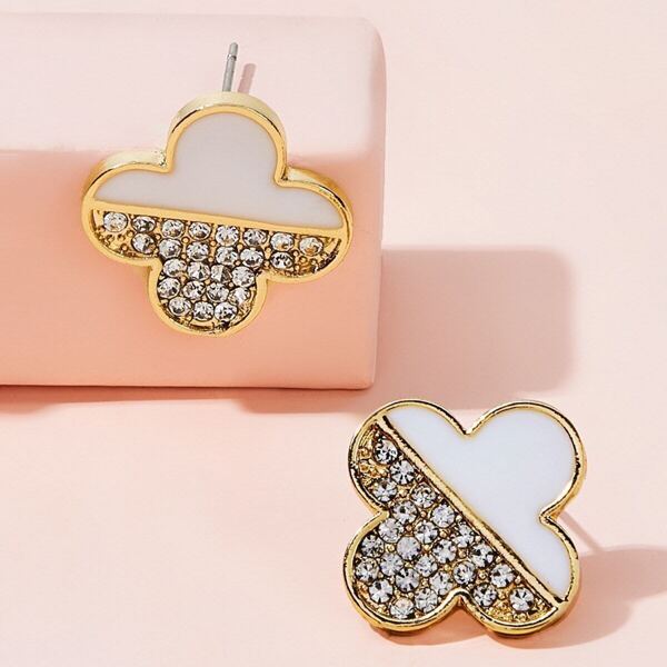 

Rhinestone Engraved Clover Stud Earrings 1pair