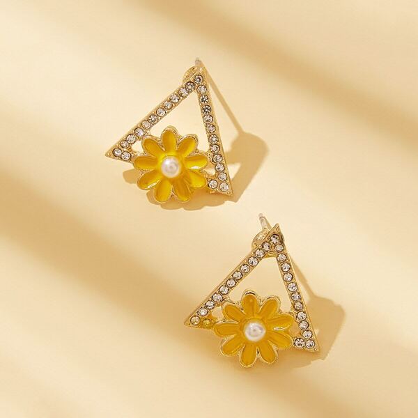 

Flower Decor Rhinestone Engraved Triangle Stud Earrings 1pair