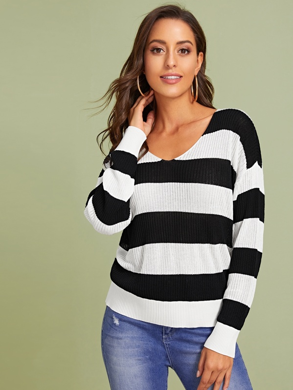 

V-neck Two Tone Sweater, Black and white, Mary P.