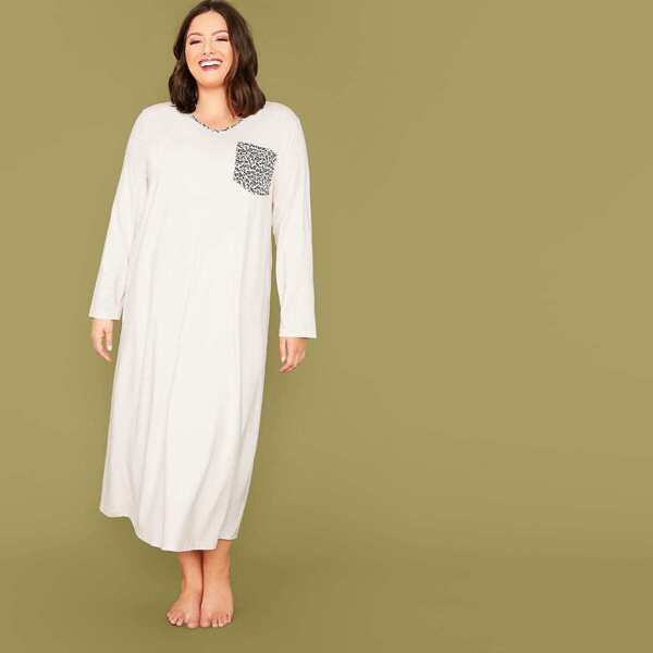 

Plus Contrast Pocket Front Nightdress, White