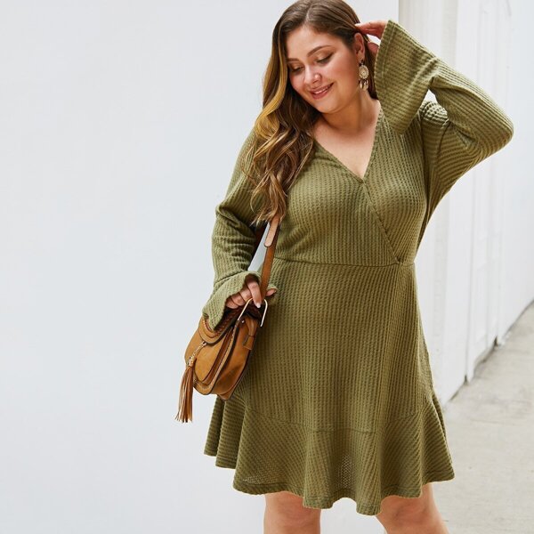 

Plus Solid Ruffle Hem Flounce Sleeve Sweater Dress, Army green
