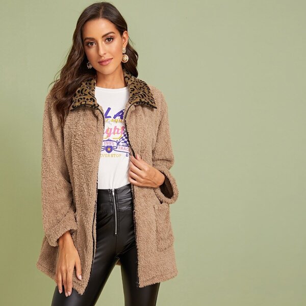 

Contrast Dalmatian Collar Dual Pocket Teddy Coat