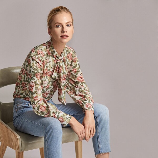 

Tie Neck Floral Print Top