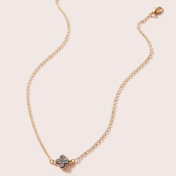 

Rhinestone Engraved Clover Charm Necklace 1pc