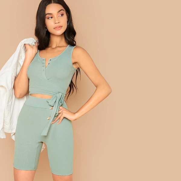 

Press Button Front Tie Hem Top and Leggings Shorts Set, Green pastel