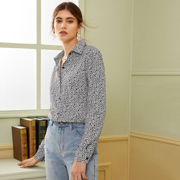 

Star Print Curved Hem Blouse