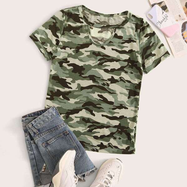 

Camo Keyhole Neck Skinny Tee, Multicolor