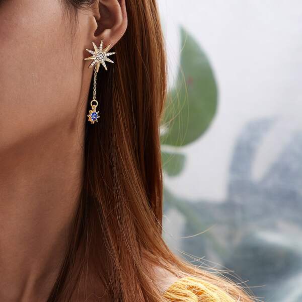 

Rhinestone Engraved Star Chain Drop Earrings 1pair