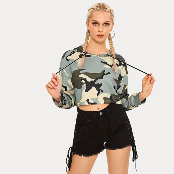 

Camo Print Drawstring Crop Hoodie