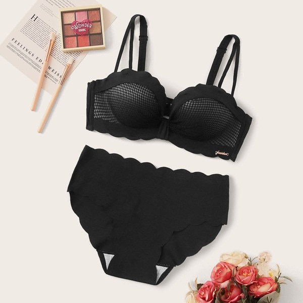 

Scalloped Trim Push Up Lingerie Set