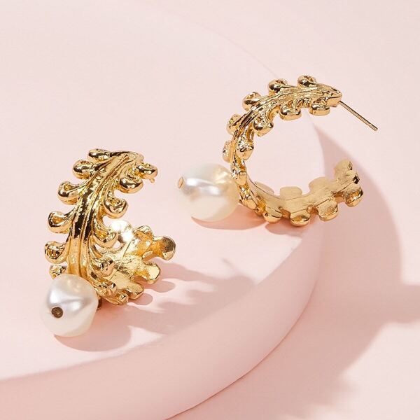 

1pair Metallic Wreath & Faux Pearl Drop Earrings, Gold