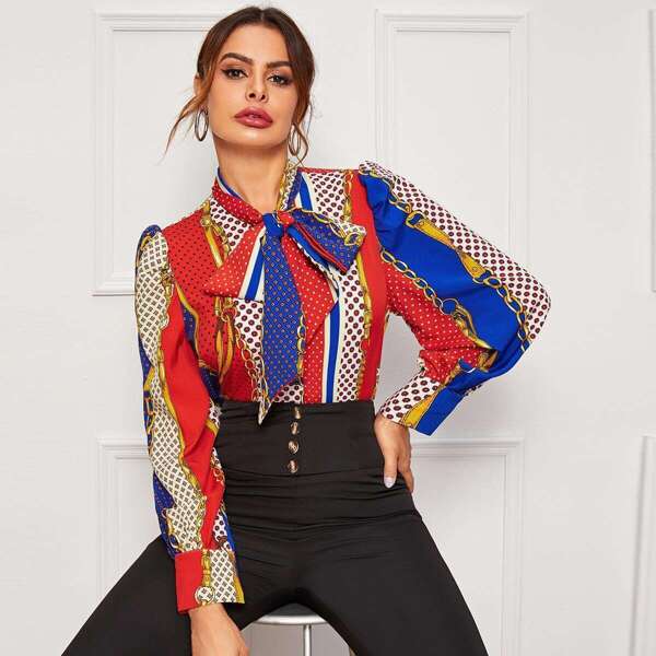 

Tie Neck Chain And Geo Print Blouse, Multicolor
