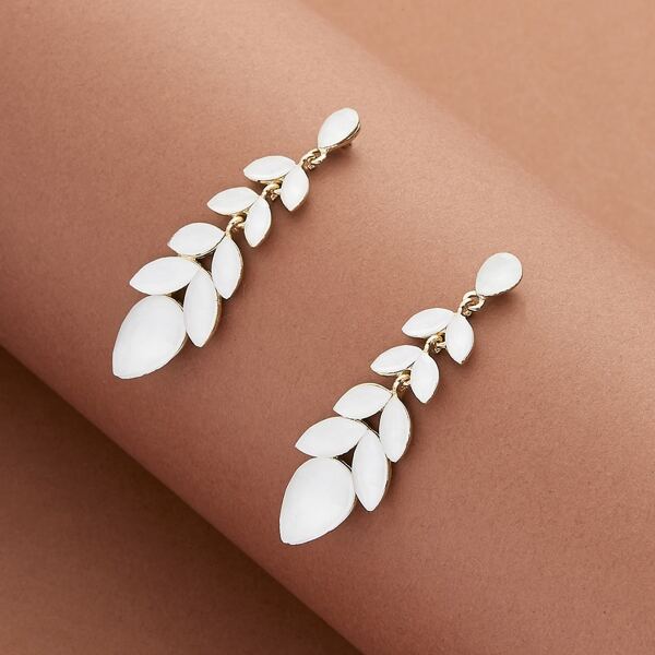 

Mother Of Pearl Detail Leaf Earrings