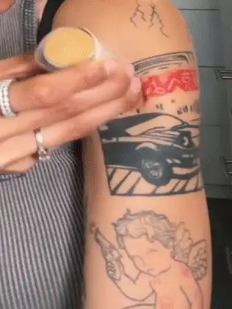 SHEGLAM PodkłAd W Sztyfcie Skin Magnet O Wysokim Kryciu, CiepłY, Waniliowy, DłUgotrwałY, Bez PoróW, Nieskazitelny, łAtwy W UżYciu, O PełNym Kryciu, Do KażDego Rodzaju SkóRy, NieblaknąCy, Odporny Na Pot, Lekki, Nietestowany Na ZwierzęTach, GłAdki, Naturalny, PrzypominająCy SkóRę, OddychająCy PodkłAd W Sztyfcie, Delikatny PodkłAd W Sztyfcie Marka Uroda Makijaż Kosmetyki Dla Kobiet I DziewcząT Idealne Na Zimę DoskonałE Dla Y2K Elegancka Moda Odpowiednie Na Urodziny Podarunek Impreza Gotowe Najlepszy Kolor