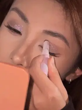 SHEGLAM Crystal Jelly 光澤棒-Violet Crush 品牌 美容 化妝 化妝品 適合女性與女孩 完美搭配冬季 Y2K 時尚 流行 生日禮物 假期 派對準備就緒 最佳顏色