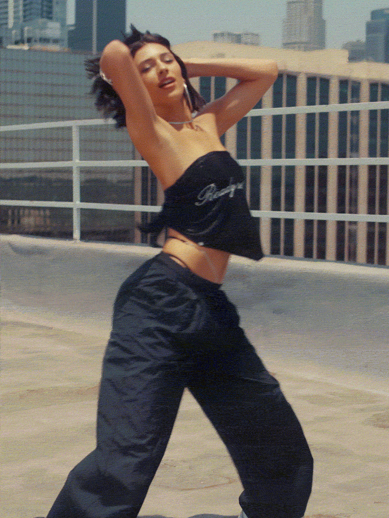 GLOWMODE Pantalones deportivos anchos y holgados con bolsillos tejidos, cordón ajustable en la cintura, abertura de pierna ajustable, detalles reflectantes, ideal para actividades de bajo impacto como baile, yoga, pilates y uso casual diario - Negro - Ver 2