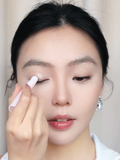 SHEGLAM Crystal Jelly Glaze Stick-Champagne Gleam Brand Beauty Makeup Face Paint Cosmetic For Women Girls Perfect For Winter Spring Ideal For Y2K Fancy Fashion Suitable For Birthday Gift Party Ready Best Color - Champagne Gleam - View 2