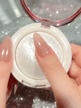 SHEGLAM Glowchi 彈力高光液-Custard 品牌美妝彩妝臉部彩繪化妝品,適合女性女孩,秋冬完美適用,Y2K 時尚風格,生日聖誕禮物派對首選,最佳顯色 - 香檳色 - 查看 2