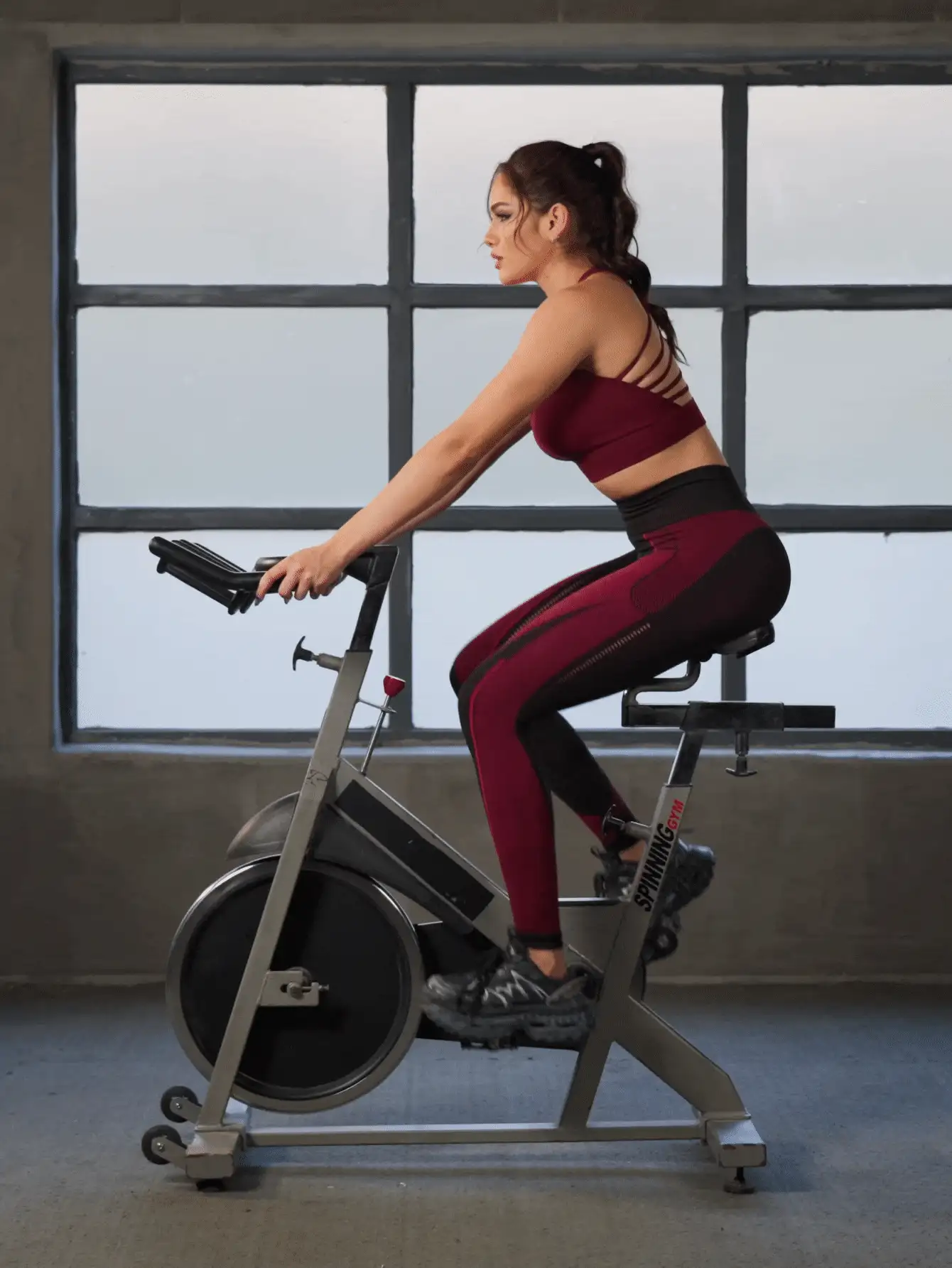 Innovista Nahtlose Sport-Leggings mit hoher Unterstützung, hochgeschnittenem Bund, V-Rücken, für täglichen Athleisure-Stil, Yoga, Pilates, HIIT-Training, Büro bis Gym, Aktivbekleidung Unterteil, butterweich, strukturierte Hose, Bewegungskomfort, Bauchkontrolle, Kompression, Kniebeugen-geeignet, nahtlos, für Cardio, Outdoor-Übungen, UV-Schutz, rot, schwarz, Fitness für arbeitende Mütter