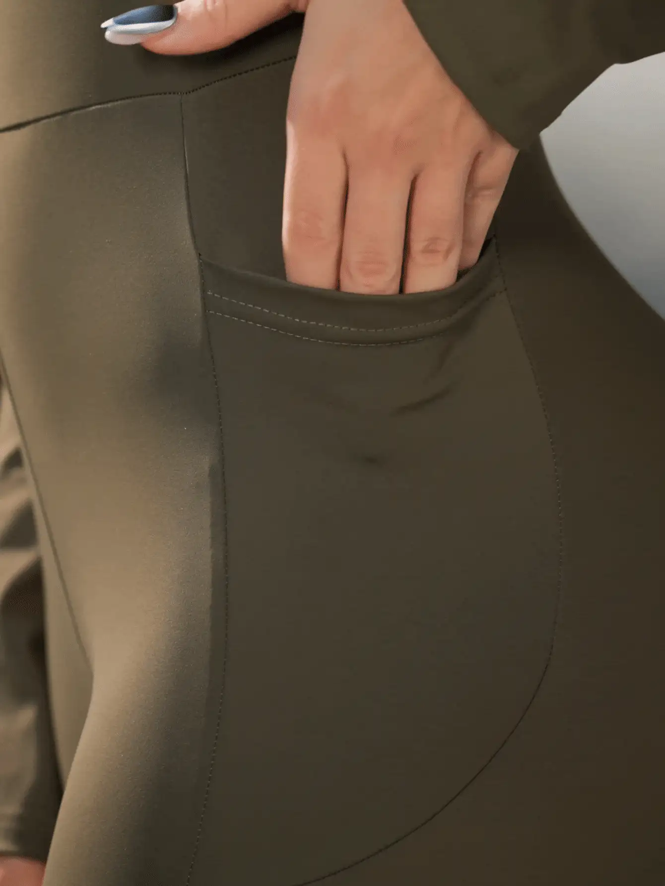 Innovista Bộ đồ tập thể dục liền thân dành cho nữ, màu trơn, có áo ngực tích hợp, đệm mút có thể tháo rời, khóa kéo, co giãn, thích hợp cho yoga, tập gym, tập gym, một mảnh, hở lưng, thoáng khí, thiết kế thể thao mùa thu, đơn giản, cơ bản, mặc hàng ngày, năng động, phù hợp cho công sở, tập gym, làm việc tại nhà, chạy bộ, đạp xe. - xanh quân đội - Xem 5