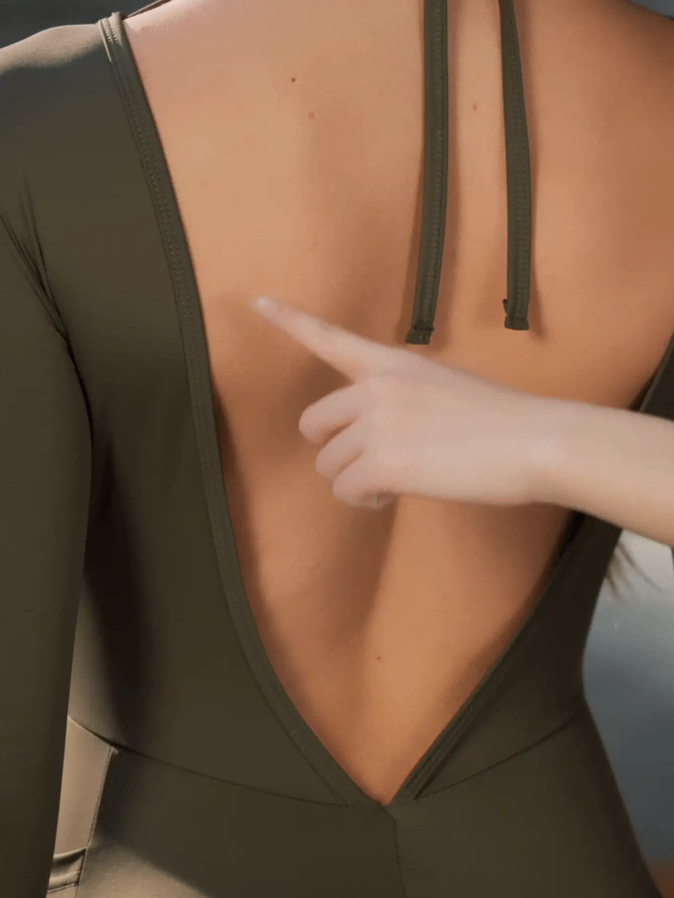 Innovista Bộ đồ tập thể dục liền thân dành cho nữ, màu trơn, có áo ngực tích hợp, đệm mút có thể tháo rời, khóa kéo, co giãn, thích hợp cho yoga, tập gym, tập gym, một mảnh, hở lưng, thoáng khí, thiết kế thể thao mùa thu, đơn giản, cơ bản, mặc hàng ngày, năng động, phù hợp cho công sở, tập gym, làm việc tại nhà, chạy bộ, đạp xe. - xanh quân đội - Xem 4