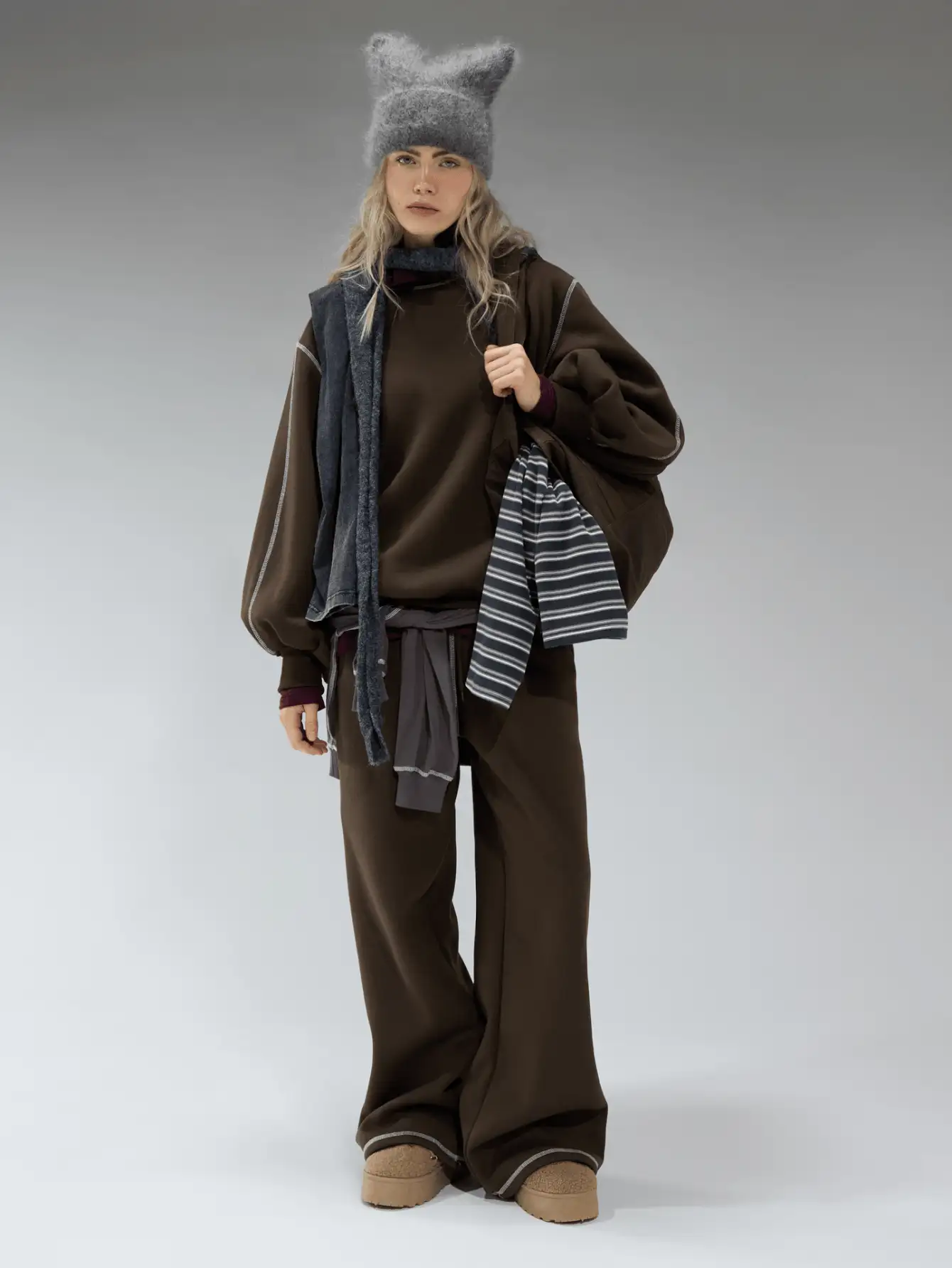 COUREZ 超大款撞色缝线卫衣/Y2K风格女式卫衣/冬季女装/舒适运动套装 - 棕色 - 查看 2