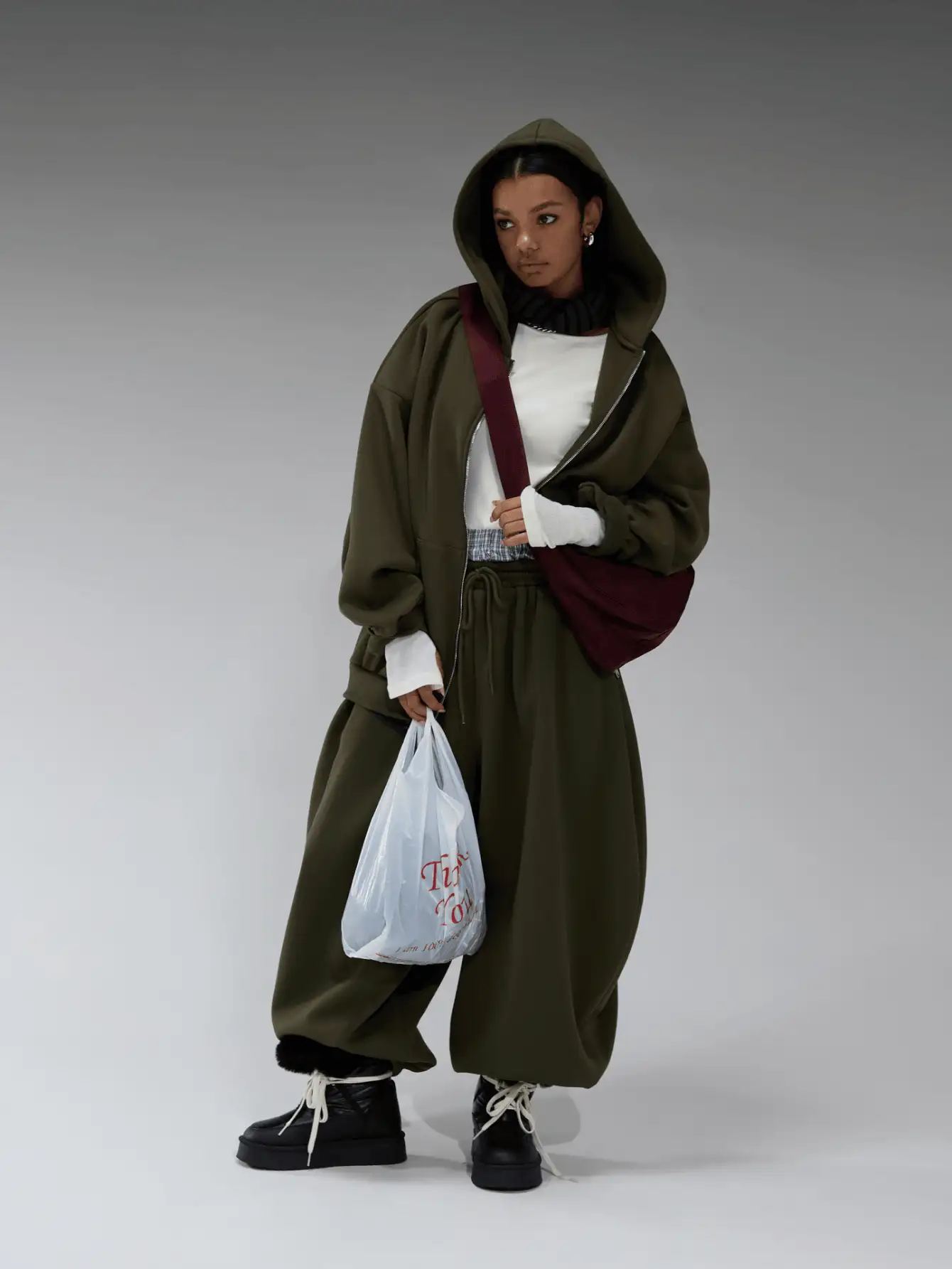 COUREZ 低腰宽松灯笼裤/Y2K冬季女装阔腿裤女士运动裤女士夏季套装女士两件套运动服套装 - 軍綠色 - 查看 2