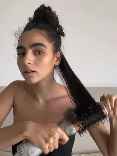 SHEGLAM HAIR Blowout Bliss 豐盈熱風刷、吹風機刷、吹風機刷、4 合 1 吹風機和定型器豐發器,用於乾燥、拉直捲髮豐盈頭髮、GLOSS PRO™ 塗層、內置護理閃亮頭髮、電機速度 33000 轉/分鐘、快速吹乾、3種可調溫度設定、無拖曳、無纏結、無阻礙捲髮刷、熱拉直刷子、熱噴刷、電動刷,適合各種長度和紋理的風格 - 美式插頭 生日 禮物 假期 粉紅色的 氛圍 化妝品 旅行 學校 節慶 玫瑰 展示 女孩 魅力 護髮 母親節 想要 時尚 銳舞派對 - 銀色 - 查看 2