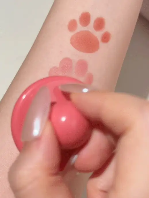 SHEGLAM Cutie Paw 印章腮紅-004 Hot Topic 持久輕盈粉狀腮紅棒 品牌美妝化妝品 適合女士與女孩 - 004 Hot Topic - 查看 2