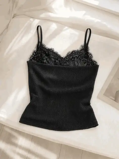 Yumoku 褶饰蕾丝拼接二合一吊带背心，休闲度假优雅户外穿搭背心，女士黑色蕾丝吊带背心，可爱黑色上衣，黑色紧身胸衣上衣，黑色 Y2k 上衣 - 黑色 - 查看 2
