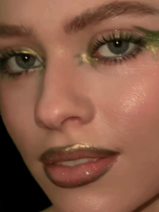 Rick and Morty X SHEIN 1 buah Pensil Eyeliner Chameleon Hijau Berkilau, Ciptakan Riasan Mata yang Keren, Tahan Keringat dan Tahan Air, Halus dan Lembut, Aplikasi Sekali Sapu, Warna Berbeda di Bawah Pencahayaan Berbeda - Berkedip halus kuning-hijau - View 3