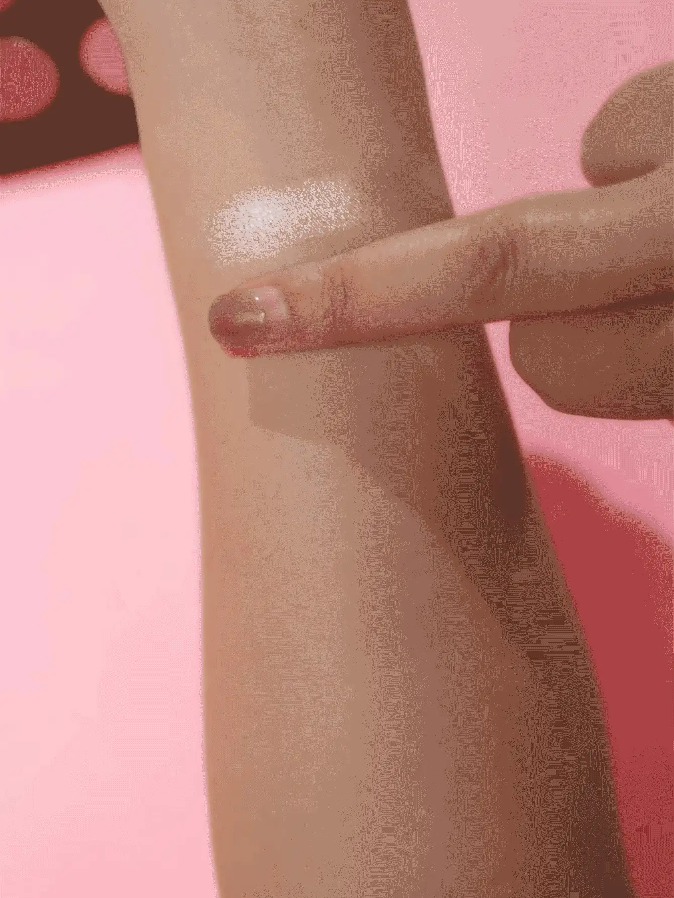 MISSLYN裸色眼影盘，15色眼影盘，十款高显色度哑光、珠光及哑光色调，丝绒般柔滑易晕染，持久显色，打造自然妆容，品牌美妆