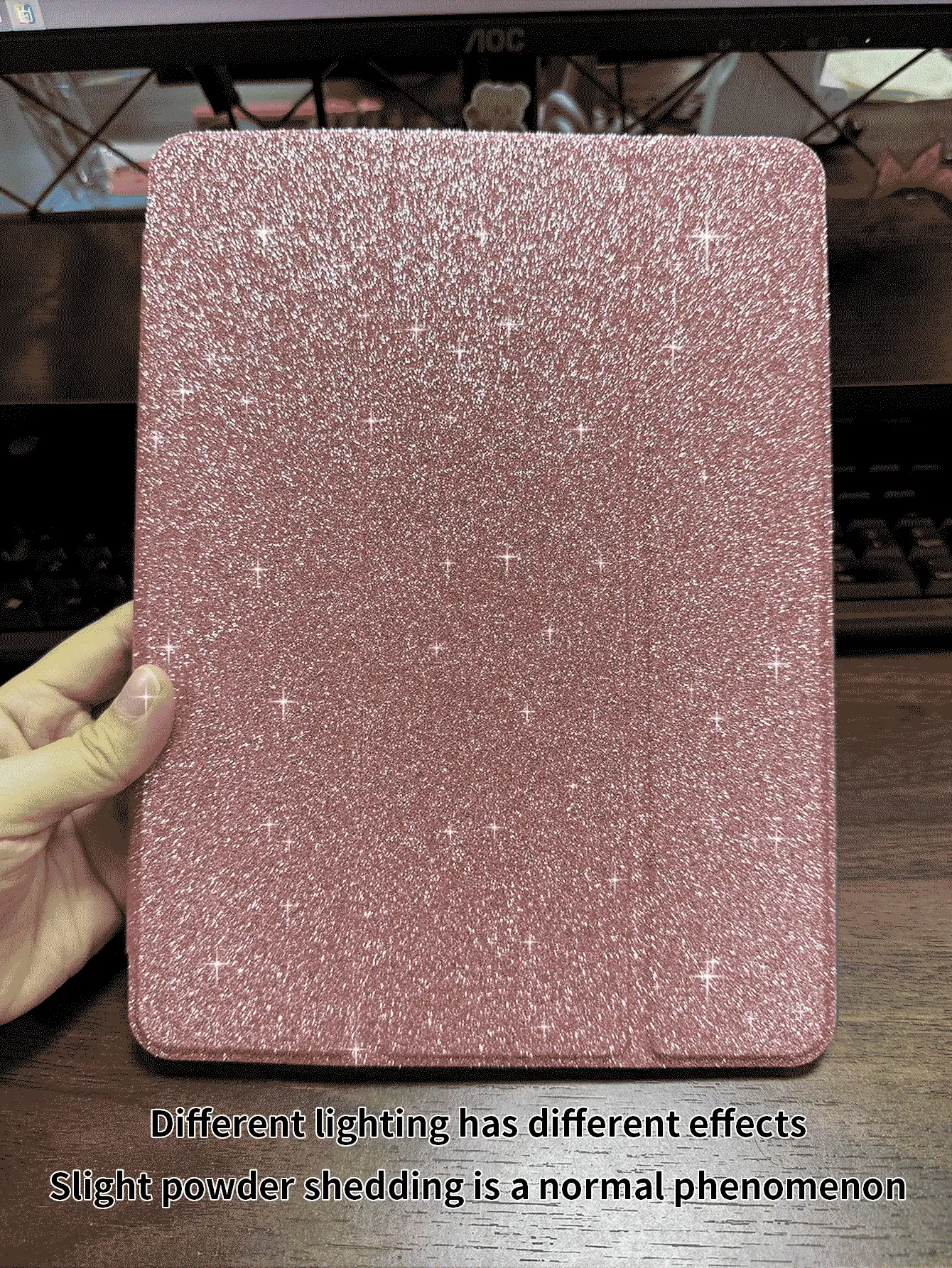 这款三折闪光保护壳兼容 iPad Mini 1/2/3/4/5/6/Mini 7/9.7/10.2/10.5/Air 4/Air 5/第十代/10.9/Pro 11/Air 11 (M2)/Pro 11 (M4)/2024/iPad Air 11 英寸 (M3) 2025/iPad (A16) 11 英寸第十一代 2025。保护壳款式会因型号而异。可能会有少量亮片脱落。保护壳采用 PC 塑料硬壳材质，超薄便携，但不防震。部分型号可能并非全包式，且缺少触控笔插槽。 - 粉色 - 查看 3