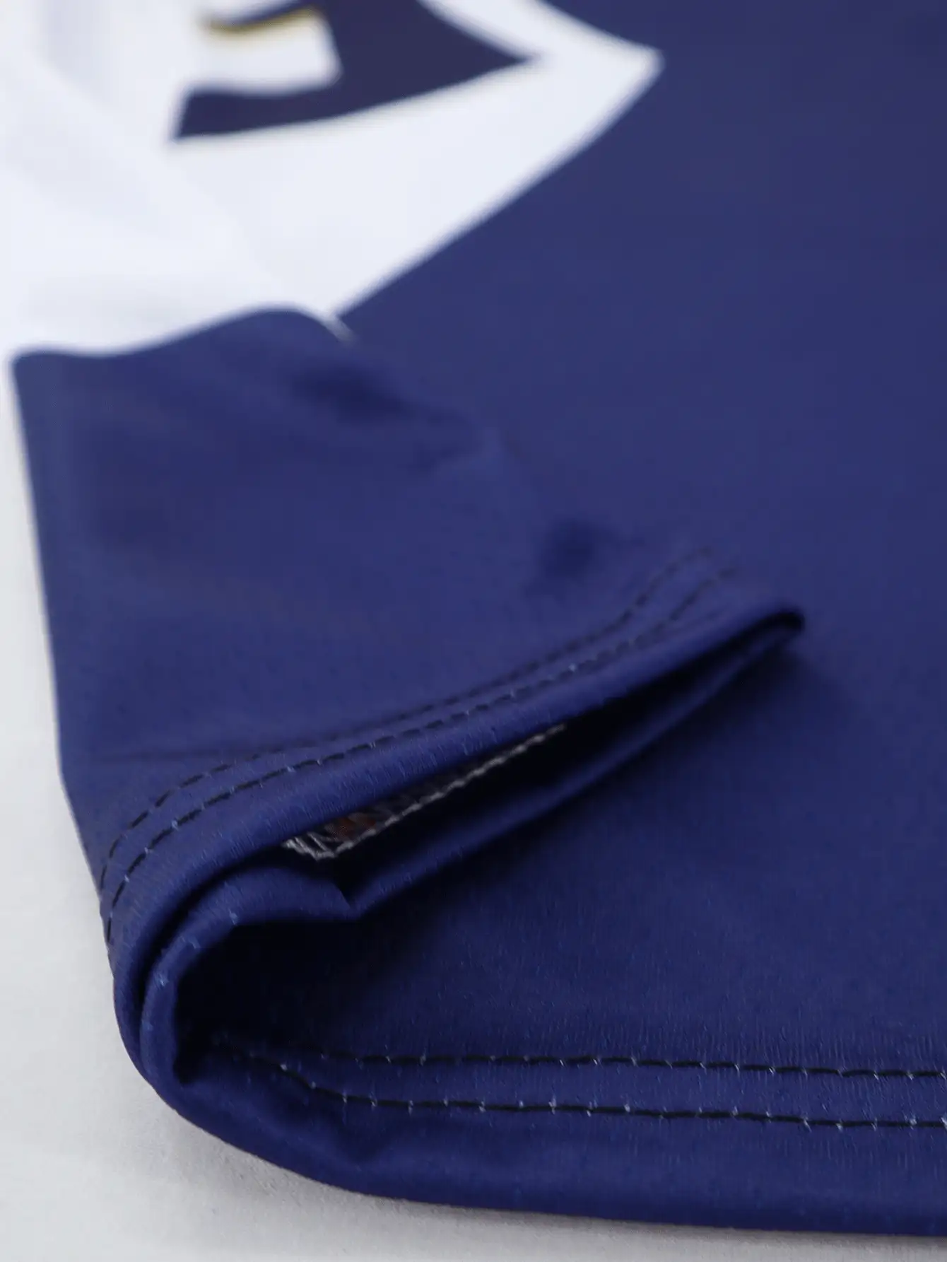 2025款男士运动队训练V领足球服，透气速干，前后均可印制姓名、号码和队徽，适合休闲、派对、夏季舒适穿着，也适合健身穿着。 - 彩色 - 查看 9