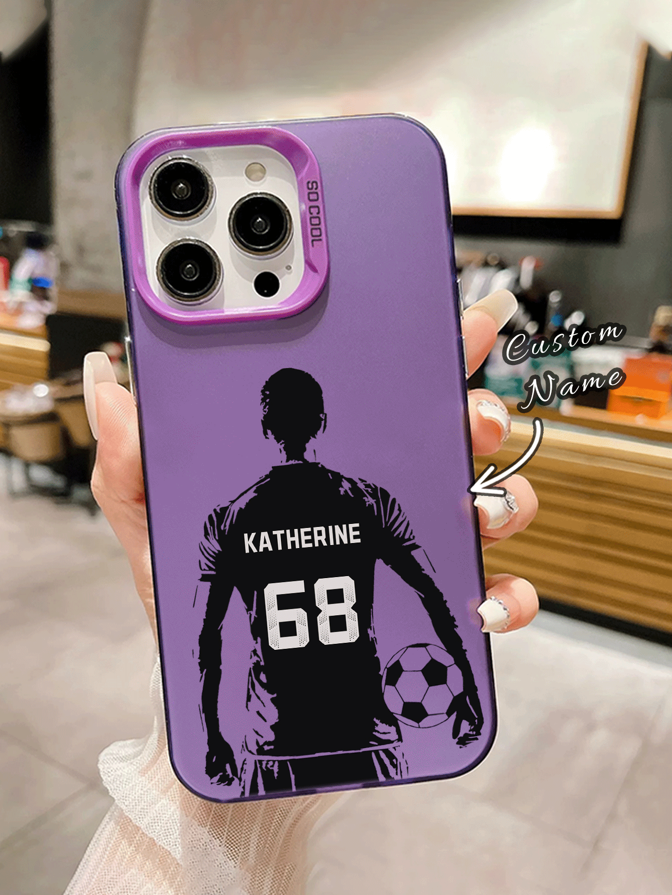 1个可定制手机壳，可印制个人姓名，足球元素图案，兼容三星S24 Ultra/S25 Ultra和 17 Pro Max/16 Pro/15/14 Plus/13 Pro/12 Pro Max/11/7P/XS/XR，硬质PC材质，防刮花，防指纹，适合个人、伴侣、家人、朋友、情侣、姐妹等作为生日、周年纪念礼物，国际版，非国内版。 - 紫色 - 查看 2
