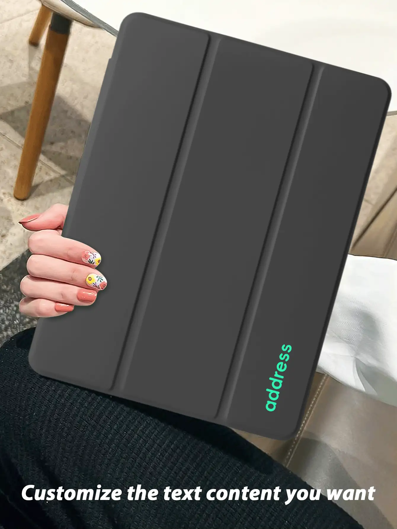 1 قطعة غطاء لوحي من السيليكون الأسود، قابل للتخصيص بالنص، متوافق مع iPad Mini4/Mini5/Mini6/Air/Air2/9.7/10.2/10.5/Air4/Air5/10.9/Pro 11 بوصة/الجيل العاشر/iPad Air 11 بوصة (M2) - 2024، Galaxy Tab A8 10.5 بوصة 2022، طباعة واضحة، حماية حافة TPU ناعمة، بدون فتحة للقلم، حامل ثلاثي الطي، نوم/إيقاظ مغناطيسي، علامة تجارية شخصية بسيطة، غطاء لوحي ثلاثي الطي ل- iPad. لا يشمل المنتج القلم. ملاحظة: النمط النهائي للخط خاضع لرسم التأثير. - الأسود - مشاهدة 2