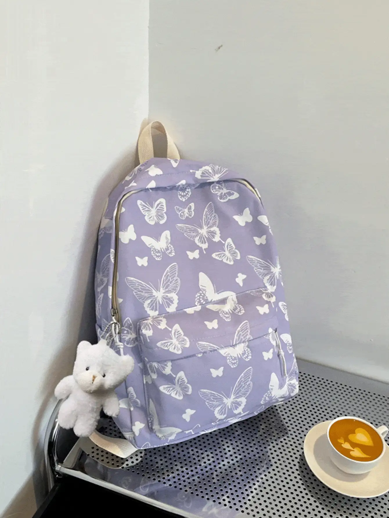New Printed Lightweight Casual Fashion Backpack With A Classic Retro Canvas Design And Butterfly Print. Suitable For Teenagers, Women, College Students, Young Professionals, And Office Workers, Perfect For Office, University, Work, Business, Commuting, Outdoor Activities, Travel, And Excursions. A Must-Have Backpack For The Back-To-School Season. A Must-Have Item For College Students. This Classic Canvas Casual Fashion Backpack Features A Butterfly Print, Multi-Functional For Daily Use, Multiple Pockets, Lightweight Design, Large Capacity, And Moderate Size. This Multi-Functional Stylish Everyday Bag Has Multiple Pockets, A Lightweight Travel Design, Large Capacity, And A Moderate Size. A Stylish Backpack. - 彩色 - 查看 2