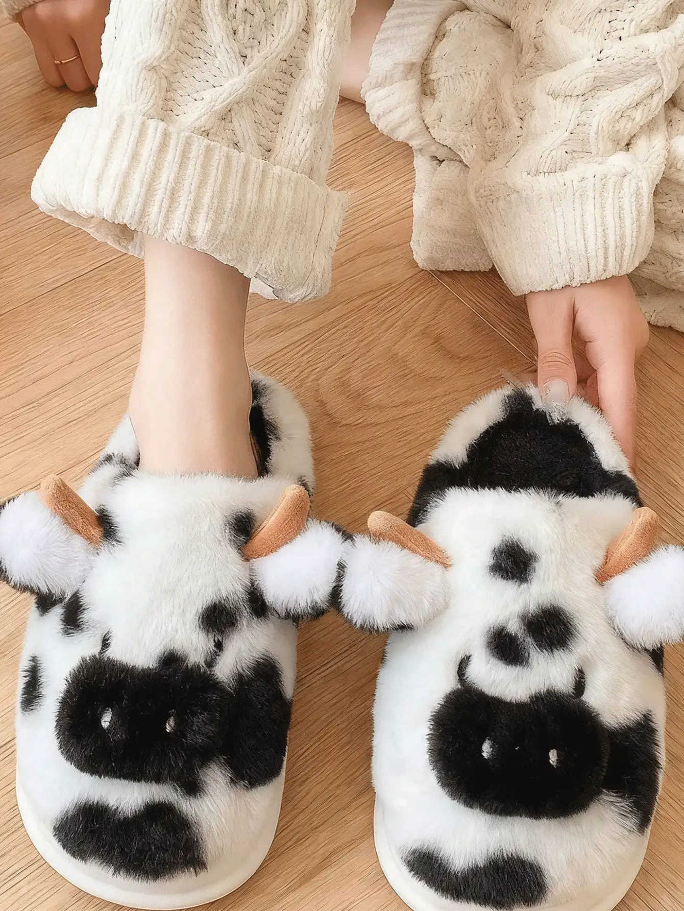 Warm Slippers In Autumn And Winter, Female And Male, Closed Toe Polar Thermal Lined With Memory Sponge Slippers, Non-Slip Rubber-Soled Household Slippers, With Cable Woven Pattern/Plain Design, Comfortable And Soft Plush Slippers, Suitable For Indoor Use In Living Room And Bedroom, Multi-Color Optional, Casual Daily Style Footwear, Suitable For Adults To Keep Their Feet Warm In Cold Weather As Valentine's Day Gifts.