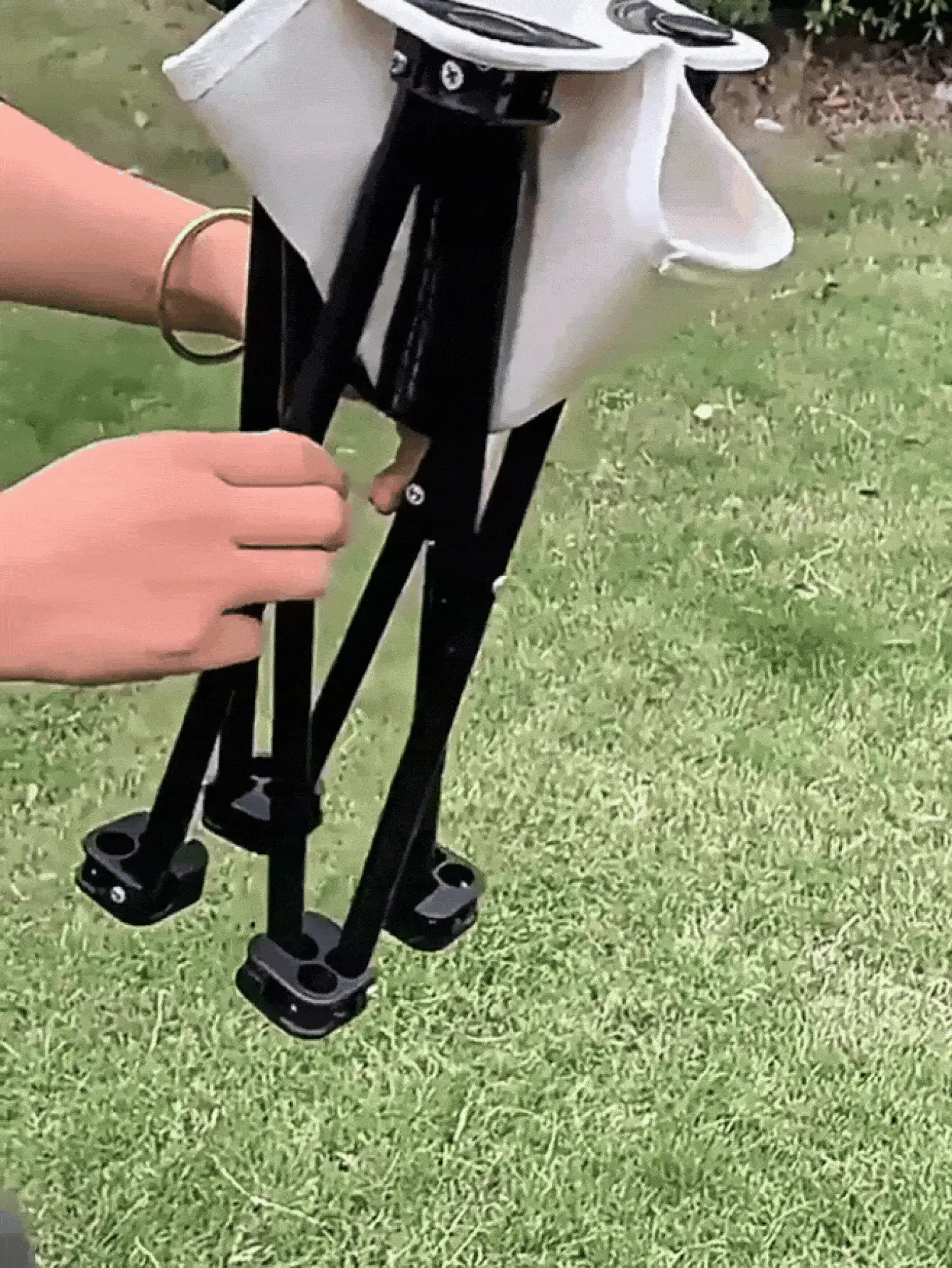 便携式折叠凳，带侧袋，轻便露营凳，休闲凳，户外折叠椅，适用于钓鱼、徒步、园艺、户外散步、背包旅行、海滩露营等，旅行钓鱼露营配件