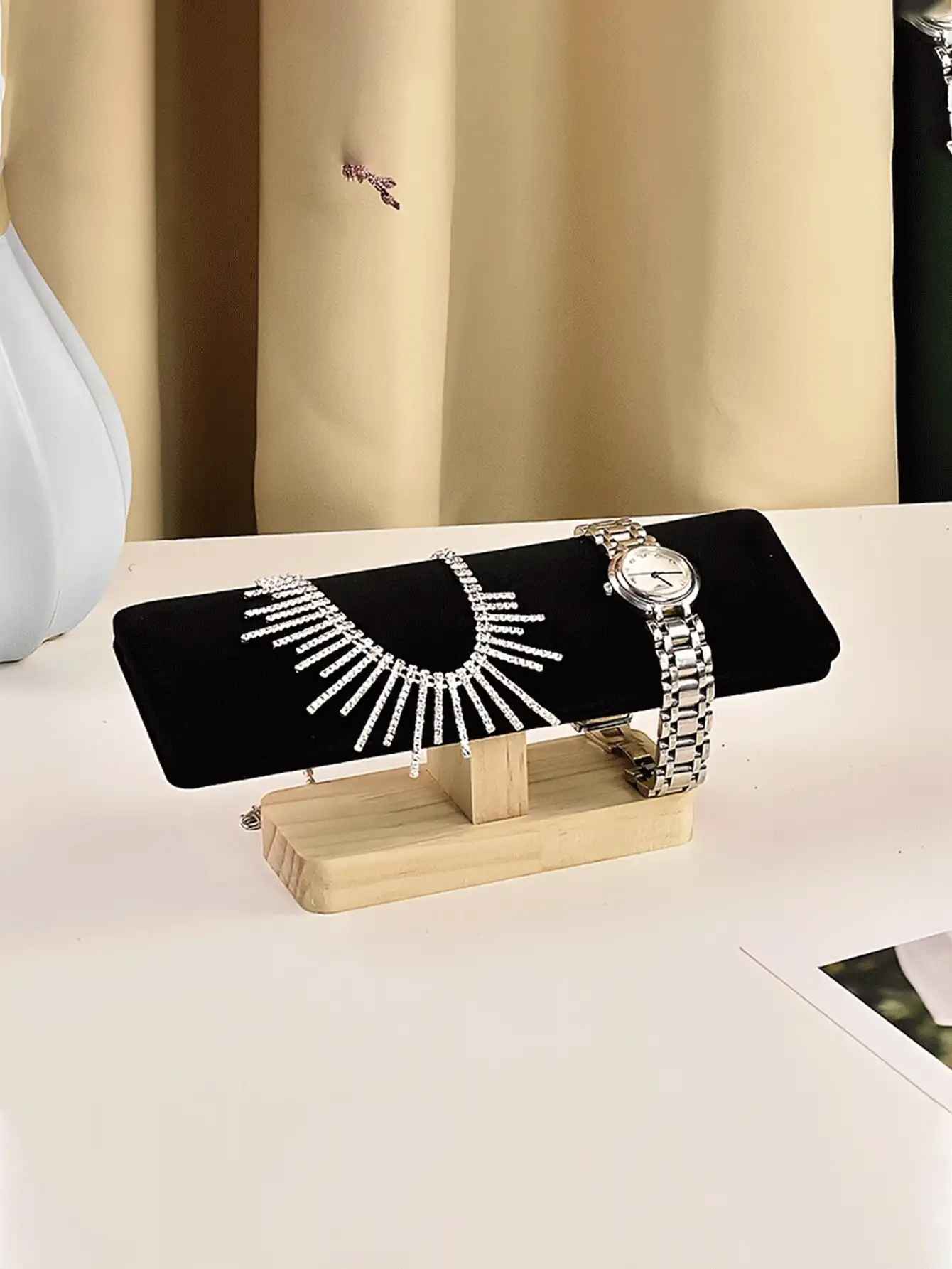 木质首饰塔展示架，优雅木质首饰架，天然木纹饰面，手镯收纳架，完美展示手表、发带、项链、手镯及其他首饰，可收纳手镯、项链、耳环，是首饰展示和整理的理想之选。化妆间装饰 - 彩色 - 查看 3