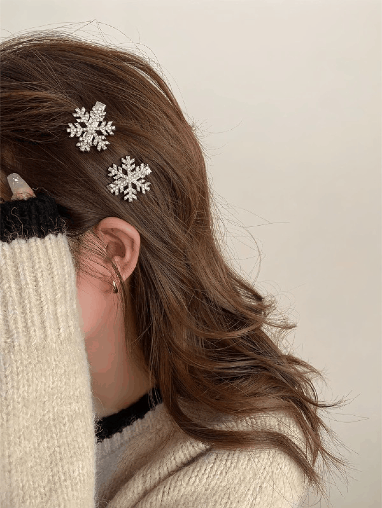 Silver Snowflake Faux Pearl Hair Clip, Cute & Minimalist, Durable, Rhinestone Inlaid, Petite & Elegant, Suitable For Bangs, Fit For Christmas Party, Winter, Unisex. Solid Color Snowflake Hair Scrunchie, Sweet & Graceful, Daily Wear, Snowflake Hair Accessory, Essential For New Year, Hair Clip, Christmas Party Styling - Multicolor - View 2