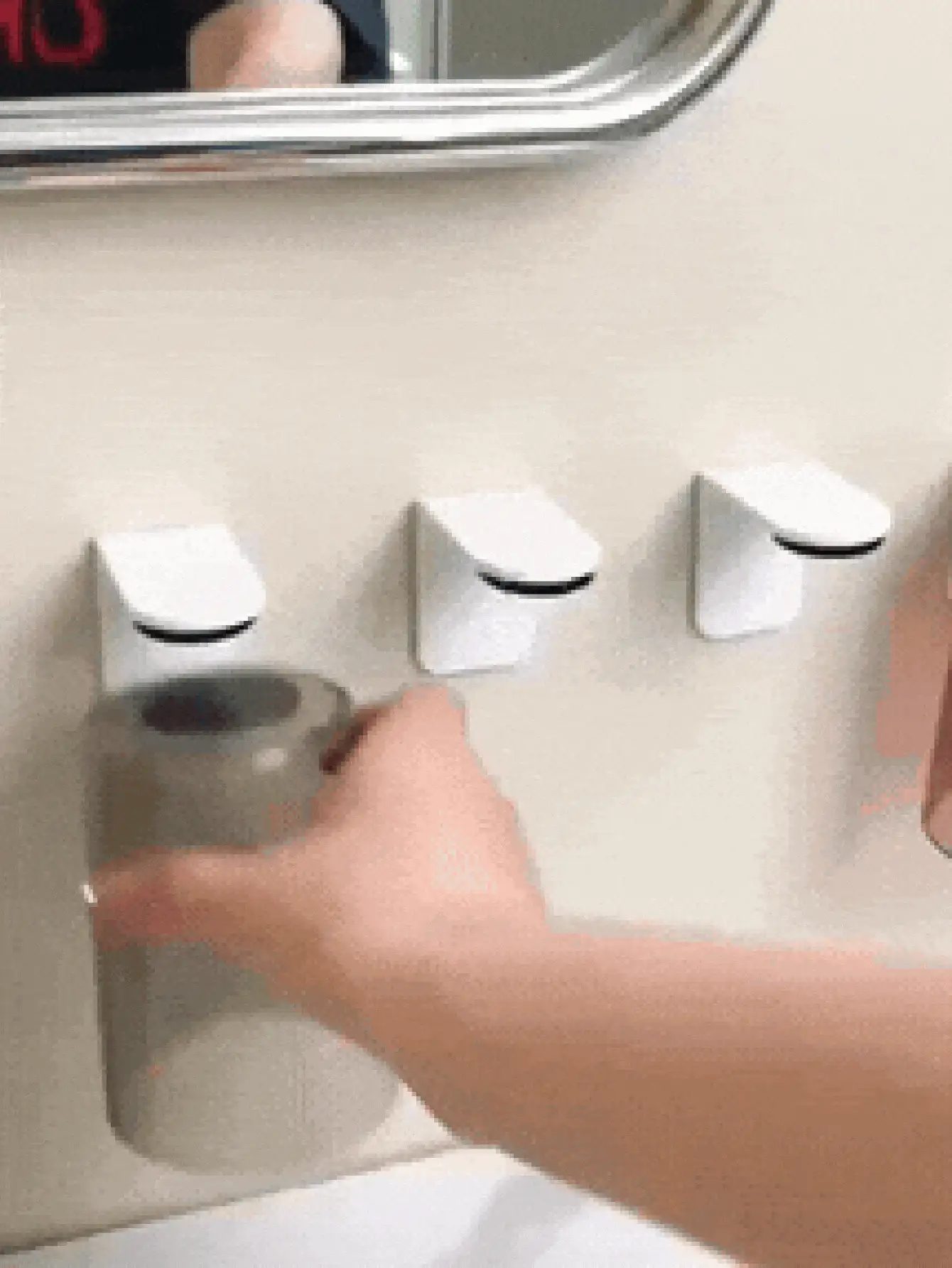 Magnetic Inverted Mouthwash Cup, No Drilling Installation, Wall-Mounted Toothbrush Cup Storage Rack, Transparent Minimalist Toothbrush Cup, Household Rinse Cup, Hanging Toothbrush Cup, Space-Saving, Hygienic Storage Rack, Suitable For Sink, Washbasin, Dormitory, RV Bathroom, Essential Home Decor For Men And Women