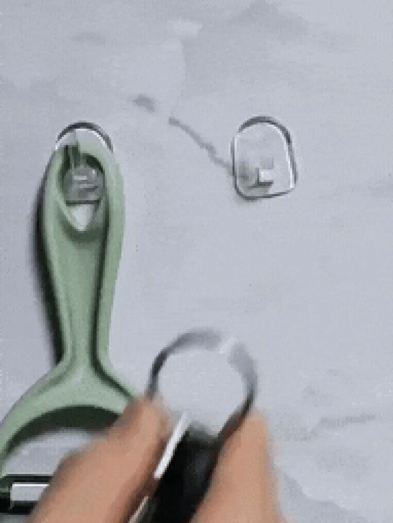 亚克力透明挂钩，可用于悬挂钥匙、毛巾、衣物等小物件。强力塑料粘钩，无需钻孔，小巧的牛角形挂钩，不伤墙面，适用于浴室、厨房、卧室、公寓、办公室等场所。男女皆宜，浴室装饰及配件，家居装饰。 - 白色 - 查看 3