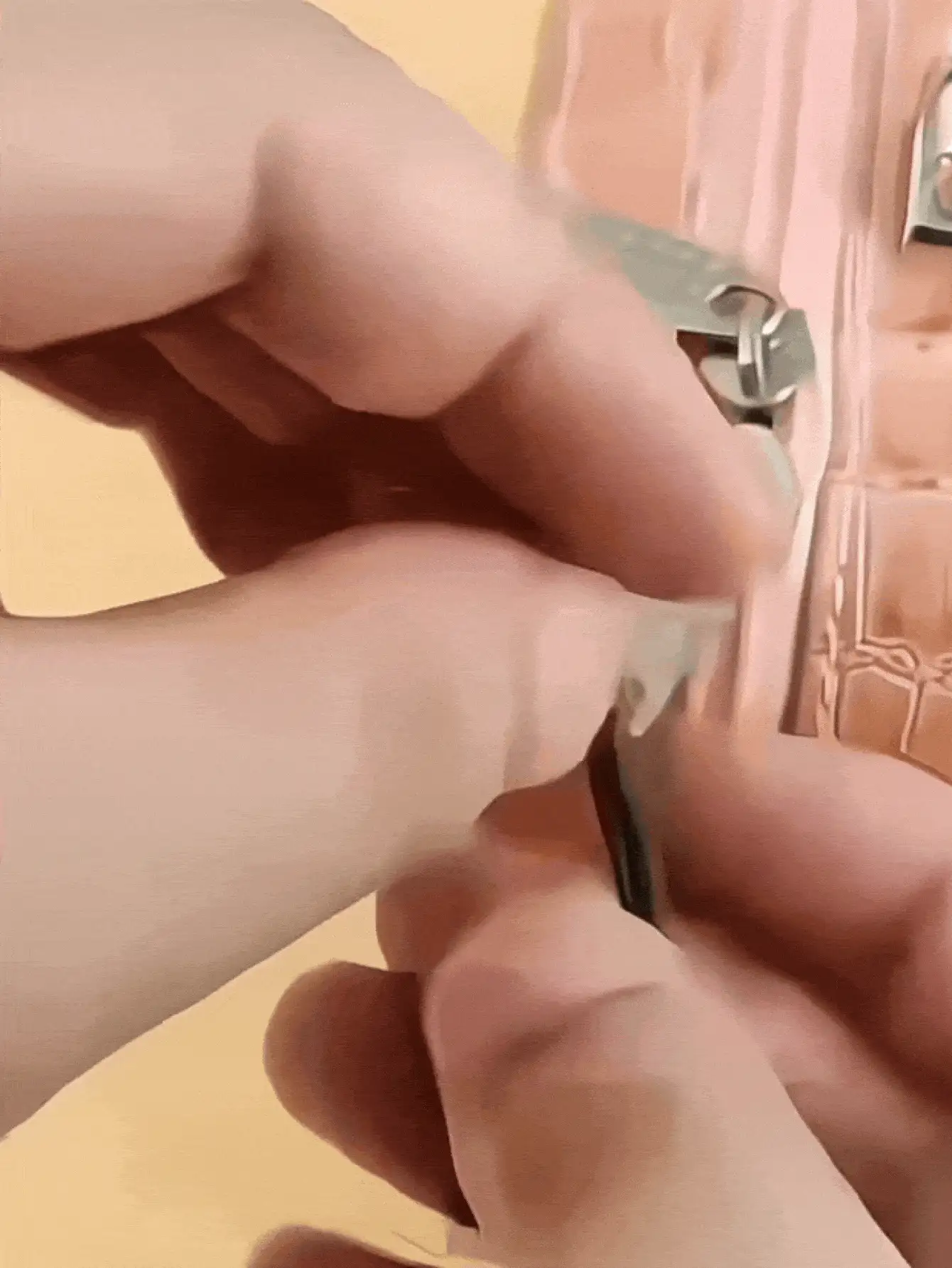 Przenośny mini gwizdek ze ściągaczem i karabińczykiem, niezbędny gwizdek survivalowy dla miłośników przygód na świeżym powietrzu, odpowiedni do pieszych wędrówek, biwakowania, wędrówek z plecakiem, sędziów sportowych i cheerleaderek, sprzęt kempingowy - Wielokolorowe - Zobacz 3